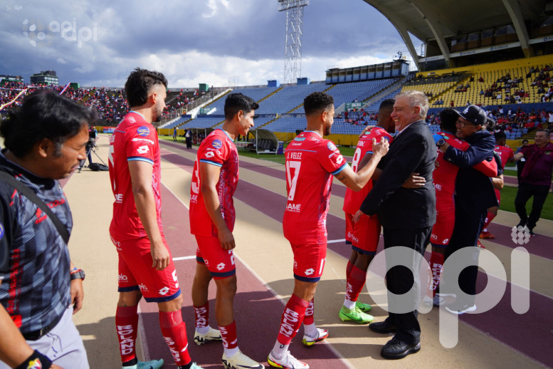 Los criollos vencen al profe