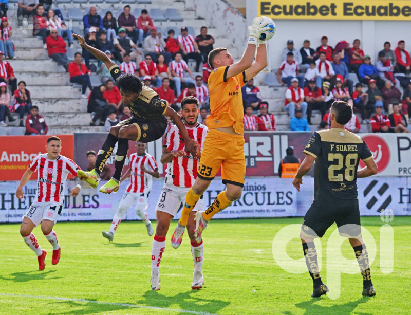 Técnico pasa con la mínima (1-0) a Cumbayá en Ambato