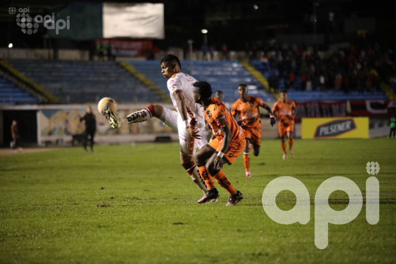 Lojanos contienen a los morlacos