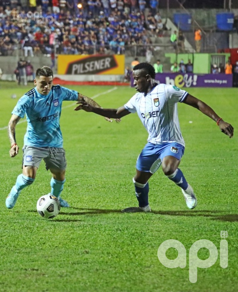 Emelec golea 3-0 a 9 de Octubre en Milagro