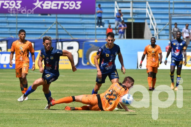 Delfín vence por 3-2 a Libertad en Manta