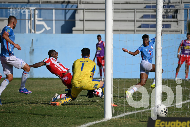 Técnico U. sorprende 2-0 a Manta