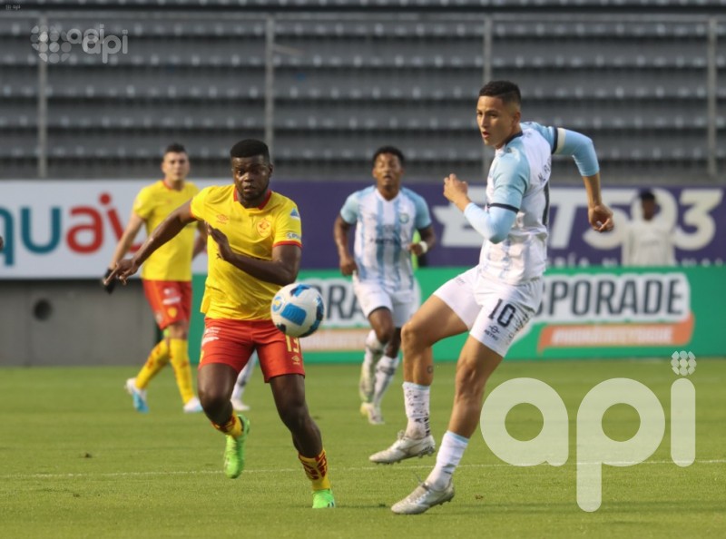 Papá gana a lo Aucas y es puntero