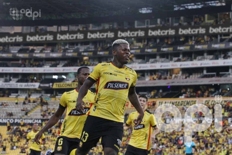 Con doblete de 'Loco' Cortez el ídolo festeja otra vez