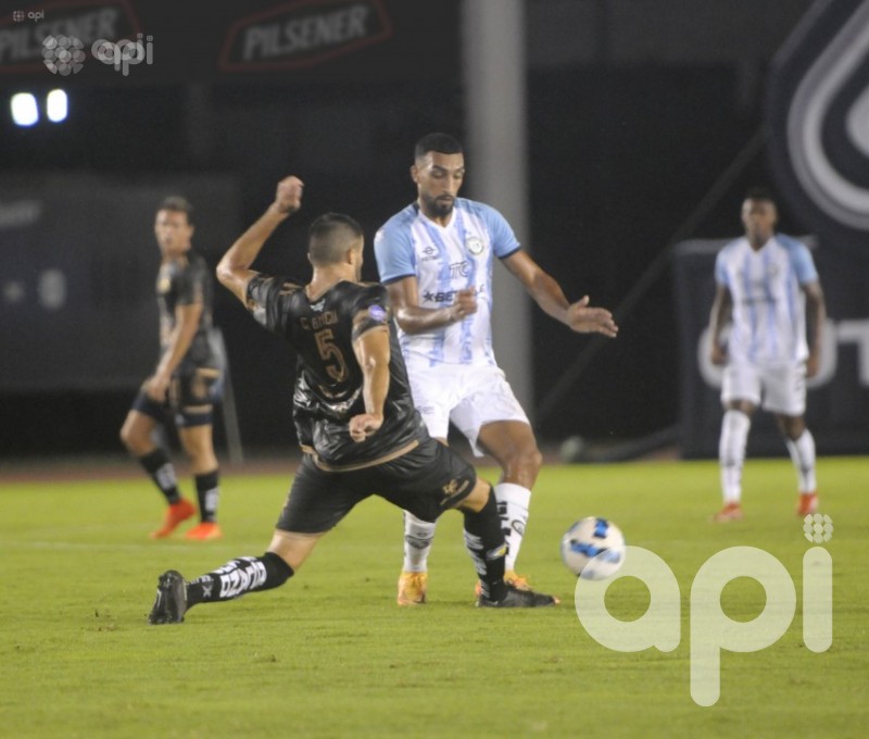 El City sale del sótano a manos del 'Cetáceo'