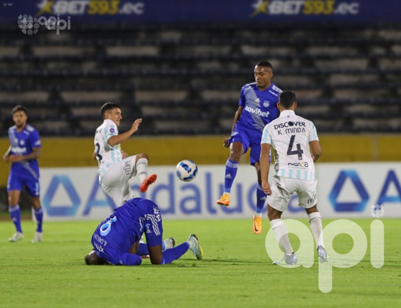 U. Catolica  circuita 3-2 a Emelec