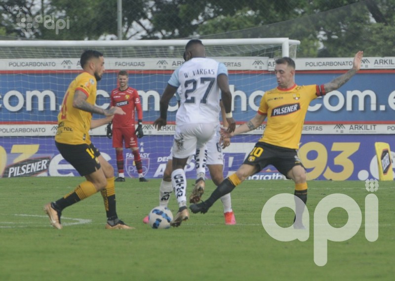 Barcelona se recupera 2-1 ante Guayaquil City