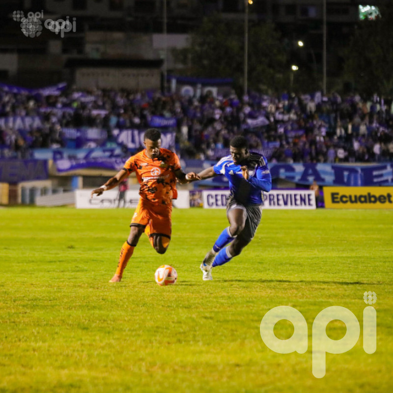 El bombillo se carga de energía en Loja
