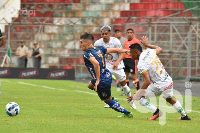 Delfín engorda la crisis del Ponchito