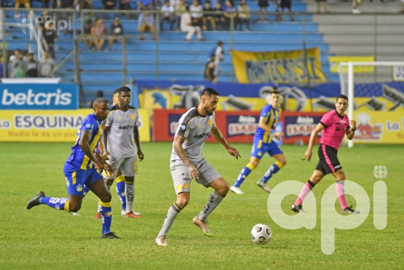 Cetáceo y Papá optaron por sumar de a uno antes que lastimarse