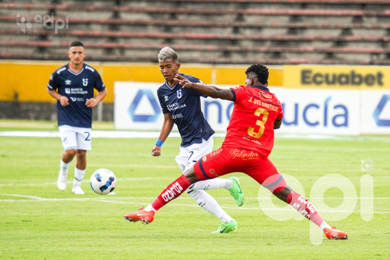 Católica supera 2-0 a El Nacional en el Atahualpa