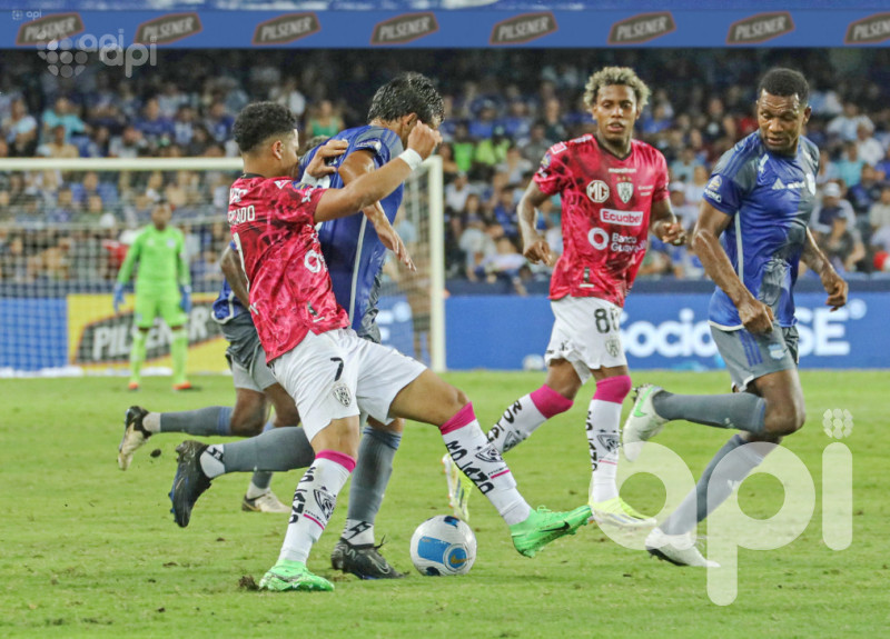 Azules y rayados igualan para perder la punta