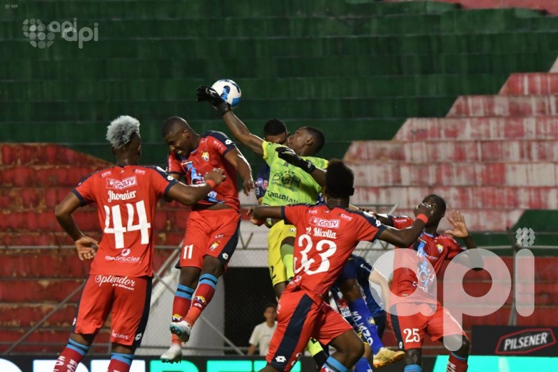 Delfín se deshace 2-0 sobre El Nacional