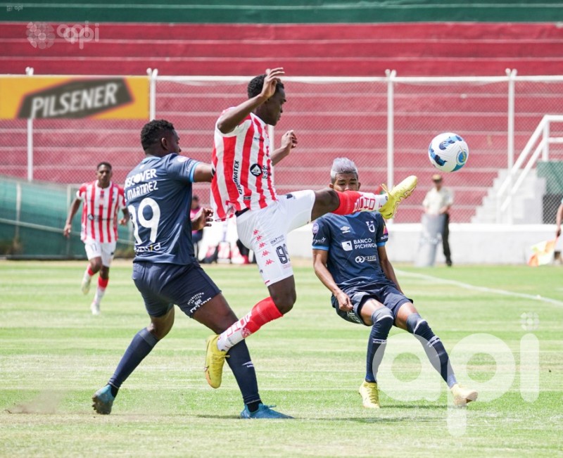 El Rodillo arrolla a la Chatoleí en Ambato