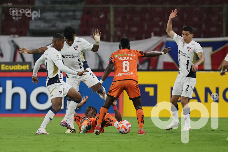 U incómoda con anaranjado fronterizo