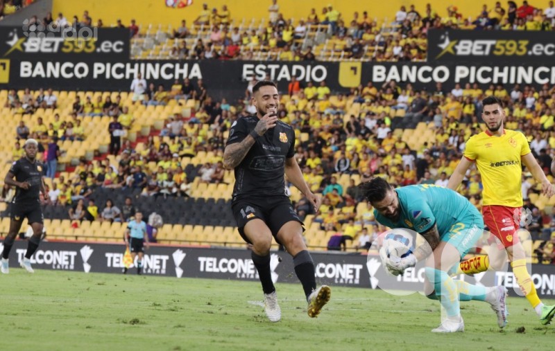 Barcelona manda en duelo de ídolos