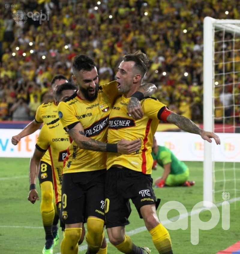 Barcelona golea 4-0 a Cumbayá y asegura la etapa inicial