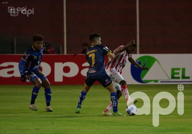Técnico Universitario arrolla 3-0 a Delfín
