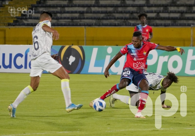El Naciona gana con las últimas 2-1 a Búhos en el estadio Atahualpa