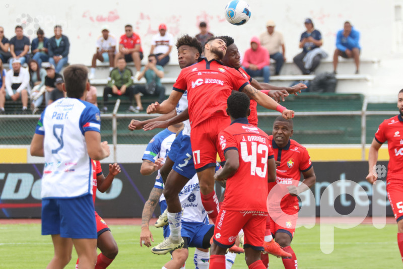 Imbabura torea al descenso