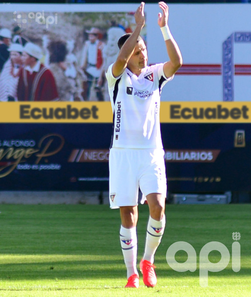 Arce repite la dosis y pone a la U en la punta