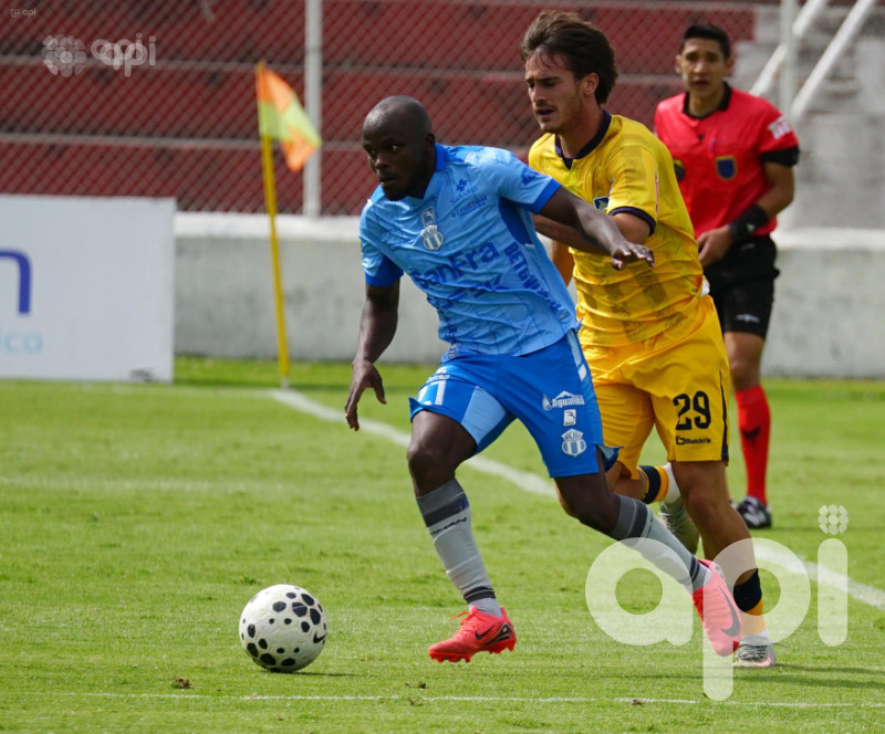 El ídolo ambateño escolta al puntero