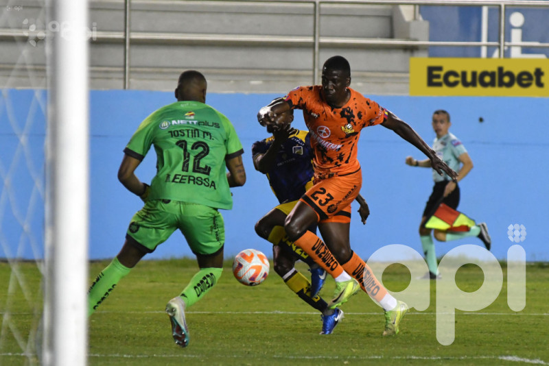 Cetáceo y fronterizo se conforman con el punto