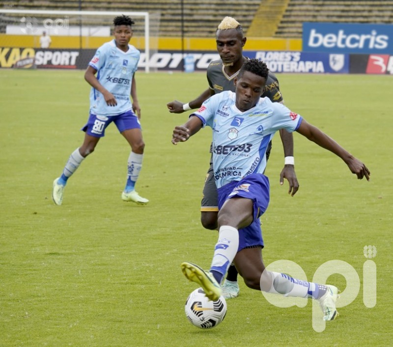 Cumbayá sale airoso 1-0 sobre Macará en Quito