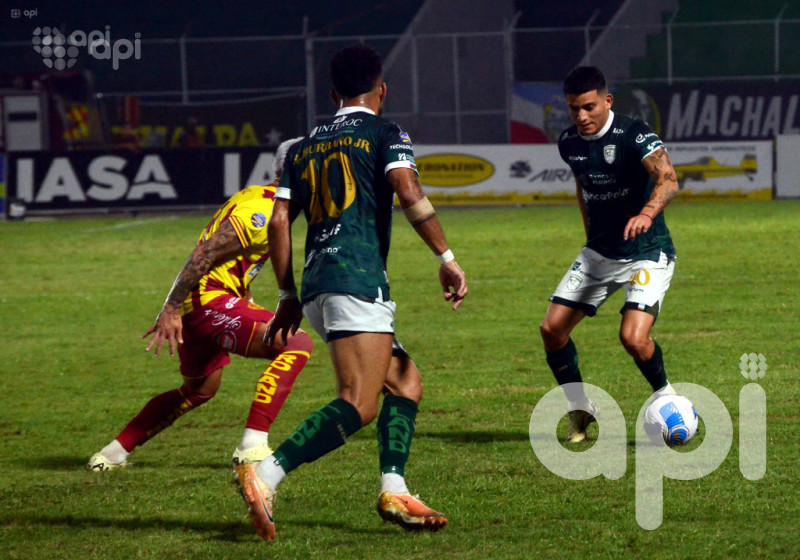 Orense aplasta 4-0 al Aucas en Machala