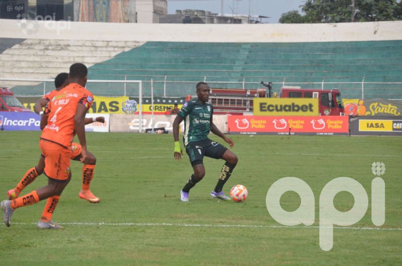 Libertad pela 1-0 a Orense en Machala