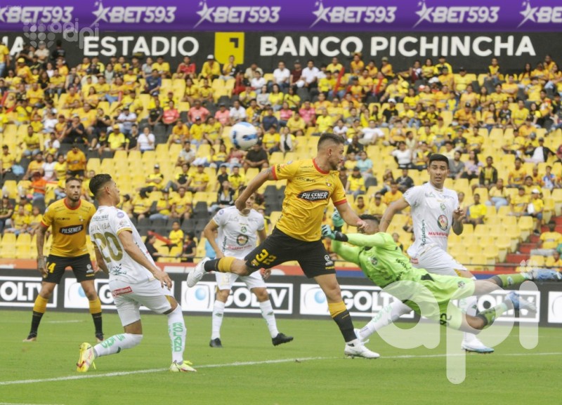 Barcelona sufre para ganar 1-0 a Mushuc Runa