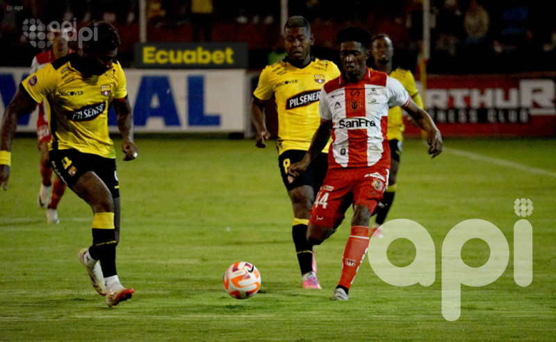 Barcelona atrapa 1-0 a Técnico Universitario