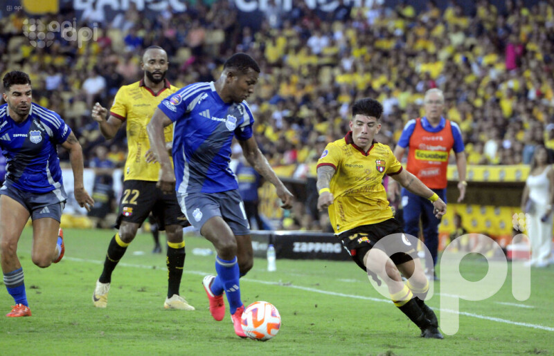 Barcelona gana el clásico 2-0 a Emelec