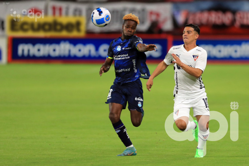 Liga se impone 2-1 a Macará