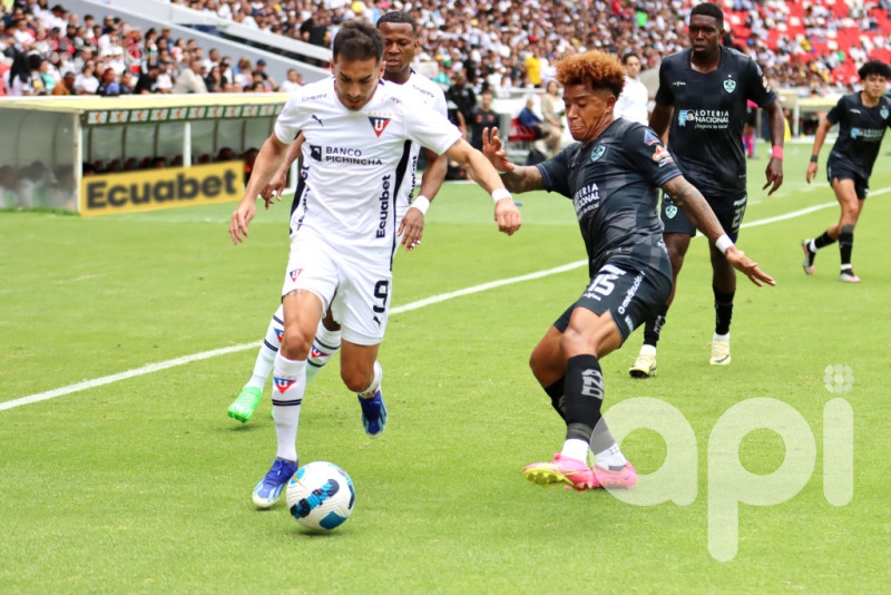 Aucas gana 2-1 a Liga en el Superclásico