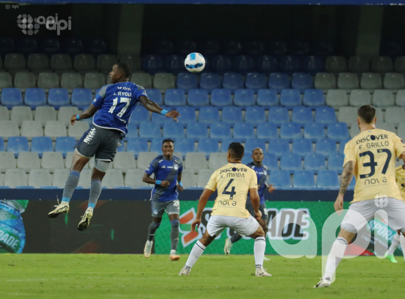 Emelec electriza 2-1 a Universidad Católica