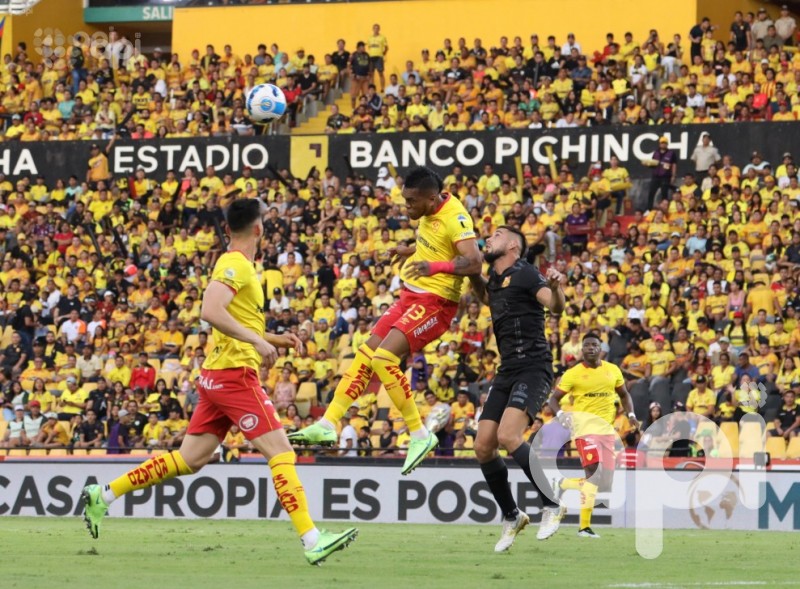 Barcelona golea 5-1 al campeón Aucas