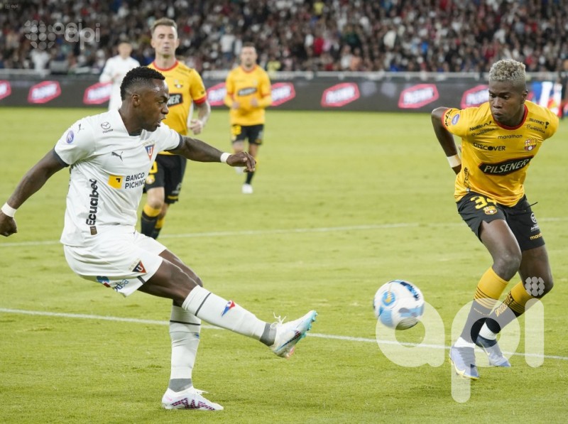 Cayó el invicto de la U ante Barcelona