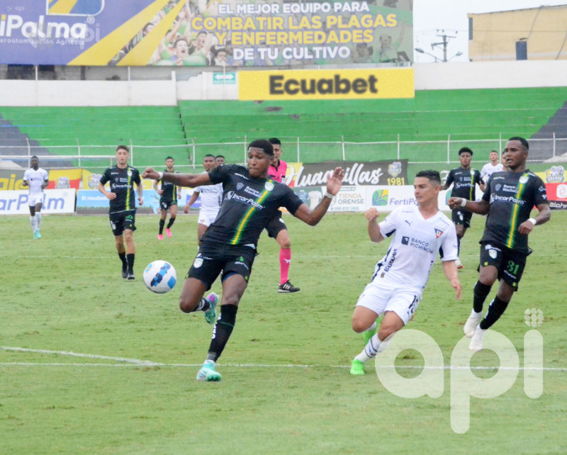 Orense estrena el triunfo tumbando al albo