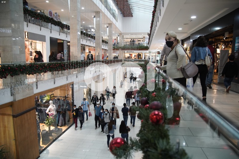 SOI-UIO-CENTRO-COMERCIAL-QUICENTRO-NAVIDAD-COMPRAS