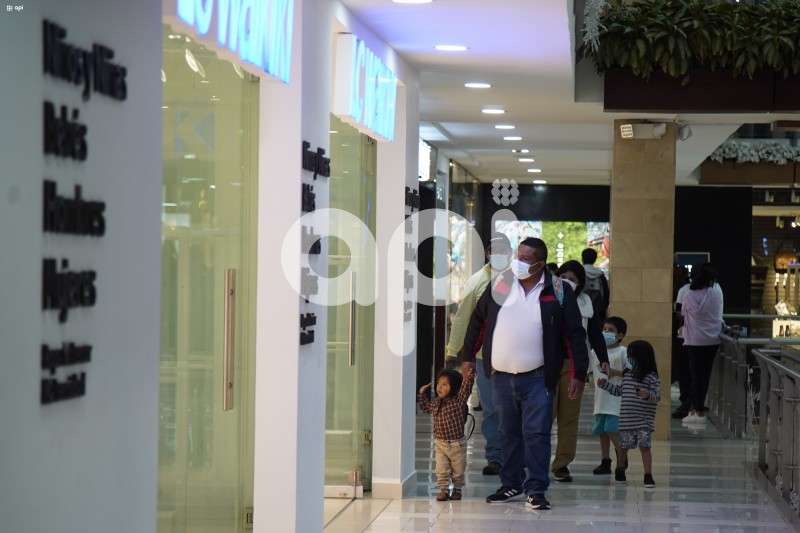 SOI-UIO-CENTRO-COMERCIAL-QUICENTRO-NAVIDAD-COMPRAS