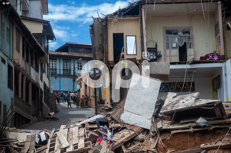 DIS-ZARUMA-DERRUMBES-POR-MINERIA