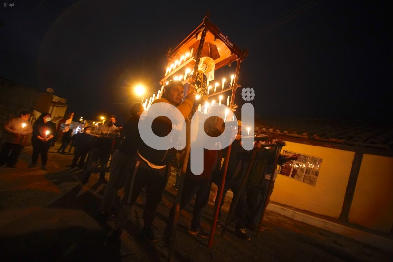 UIO-PROCESION-ANDAS-PUELLARO