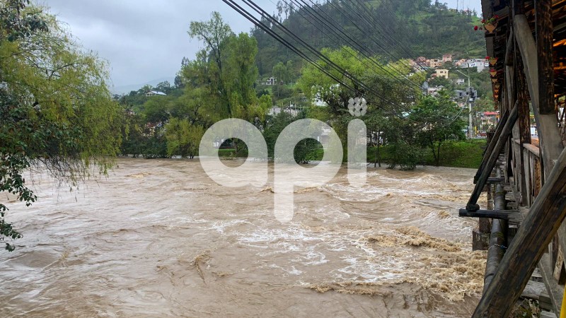 GUALACEO-DESBORDAMIENTO-RIO-SANTABARBARA