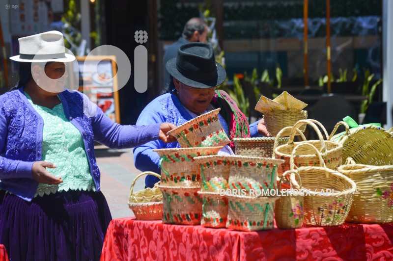 CUENCA-GUALACEO ANIVERSARIO DE LAS ARTESANIAS