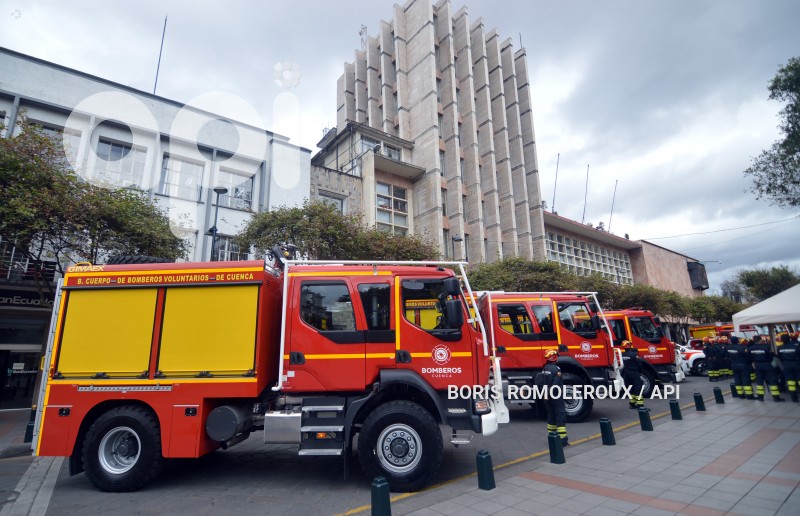 CUENCA-ENTREGA VEHICULOS-BOMBEROS