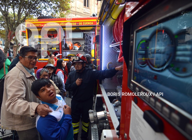 CUENCA-ENTREGA VEHICULOS-BOMBEROS
