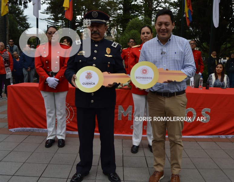 CUENCA-ENTREGA VEHICULOS-BOMBEROS