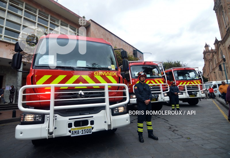 CUENCA-ENTREGA VEHICULOS-BOMBEROS