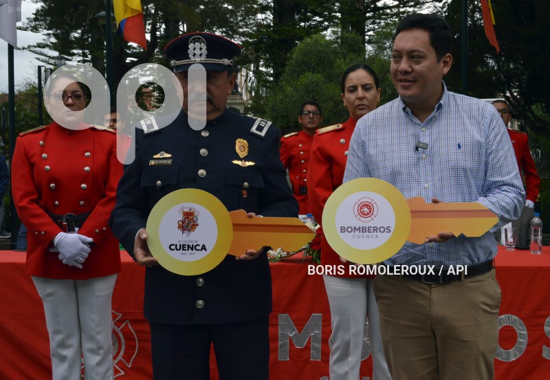 CUENCA-ENTREGA VEHICULOS-BOMBEROS